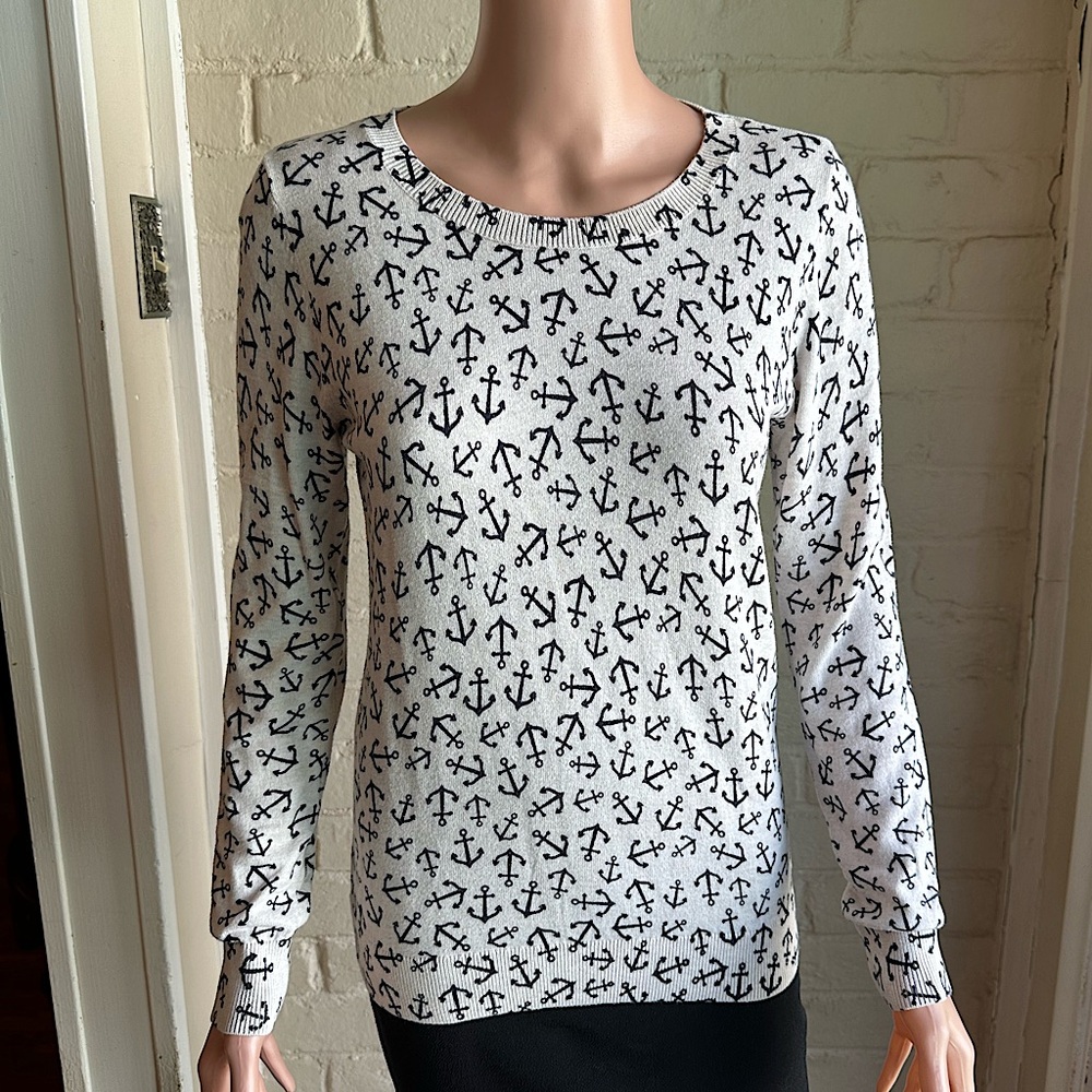 Old Navy size medium cream and navy blue colored anchor design sweater